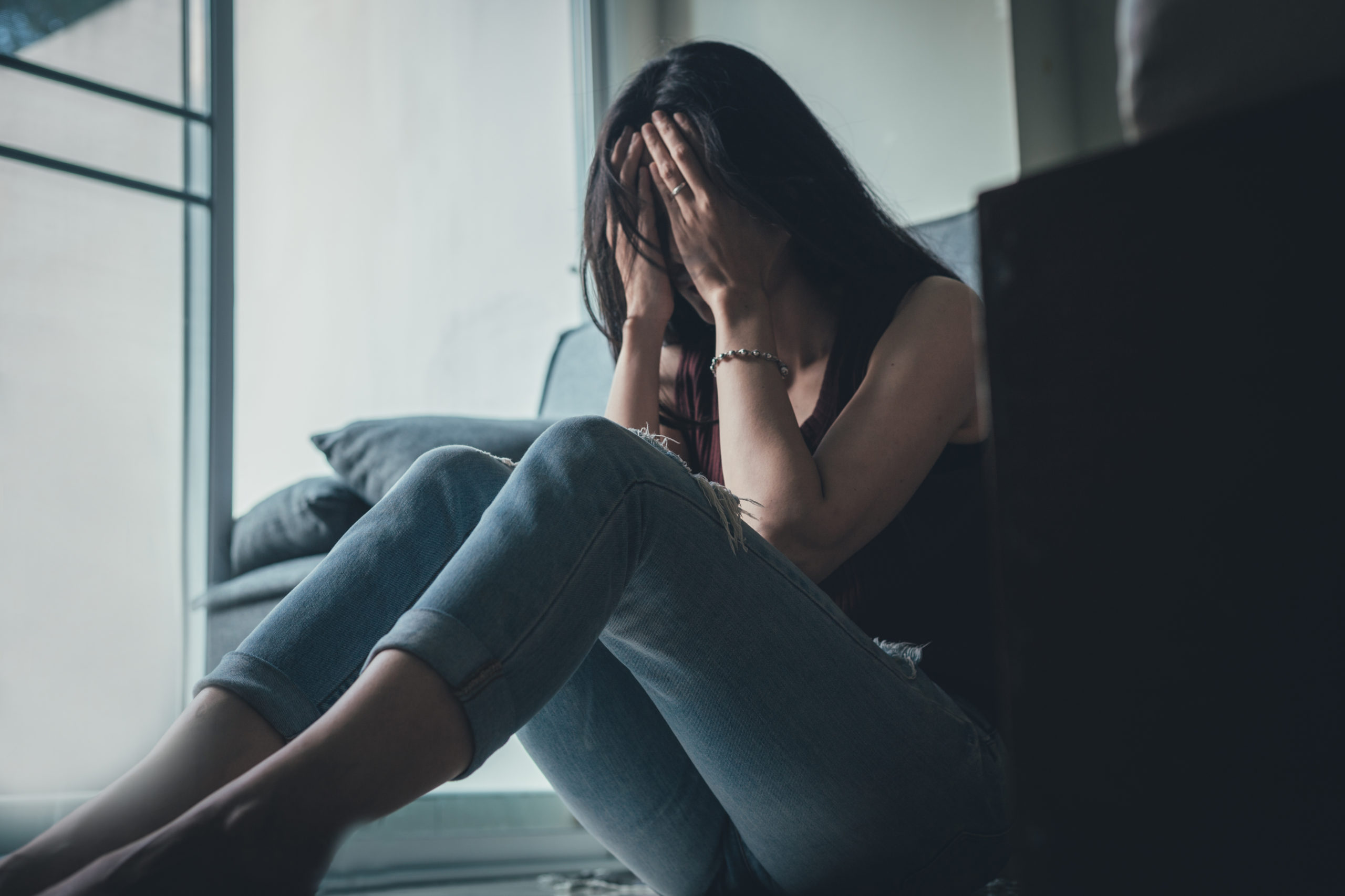 A woman suffers a panic attack alone.