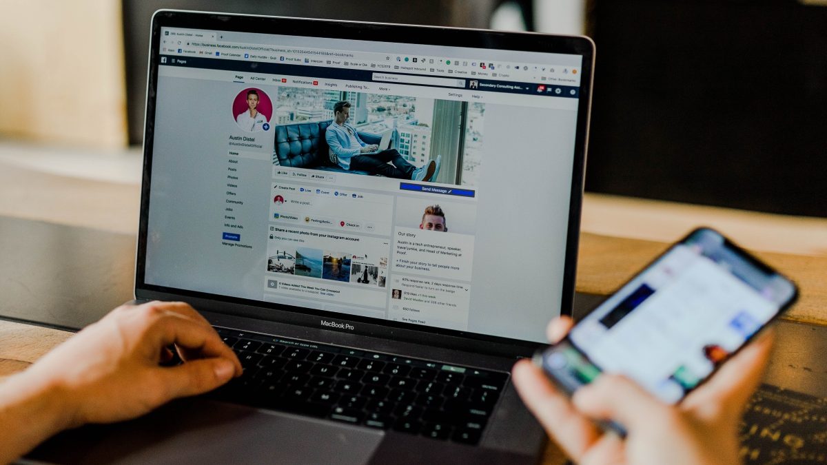 How the Facebook social media algorithm manipulates you