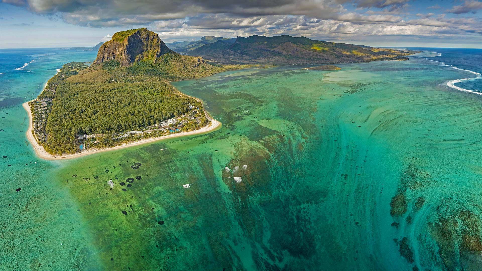 underwater waterfall