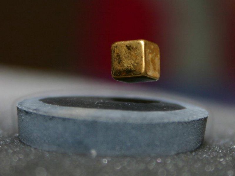 superconducting material magnetic levitation