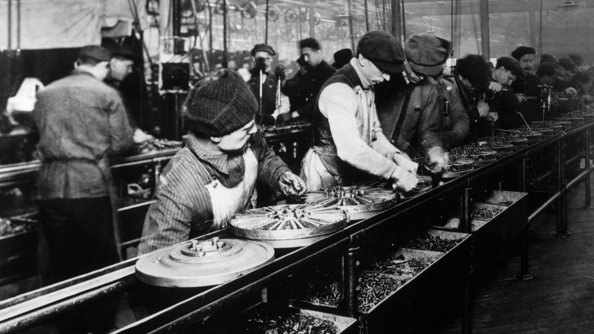 A Ford company assembly line in 1913.