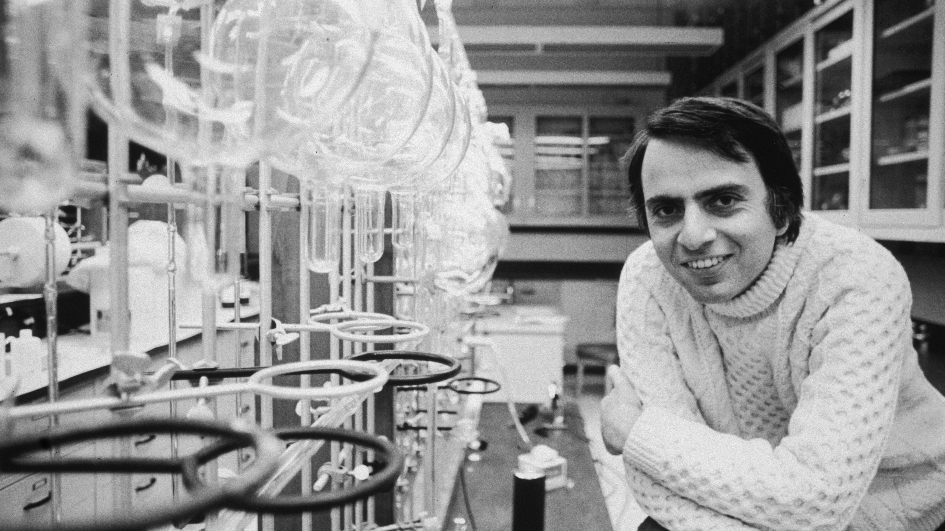 carl sagan in a laboratory