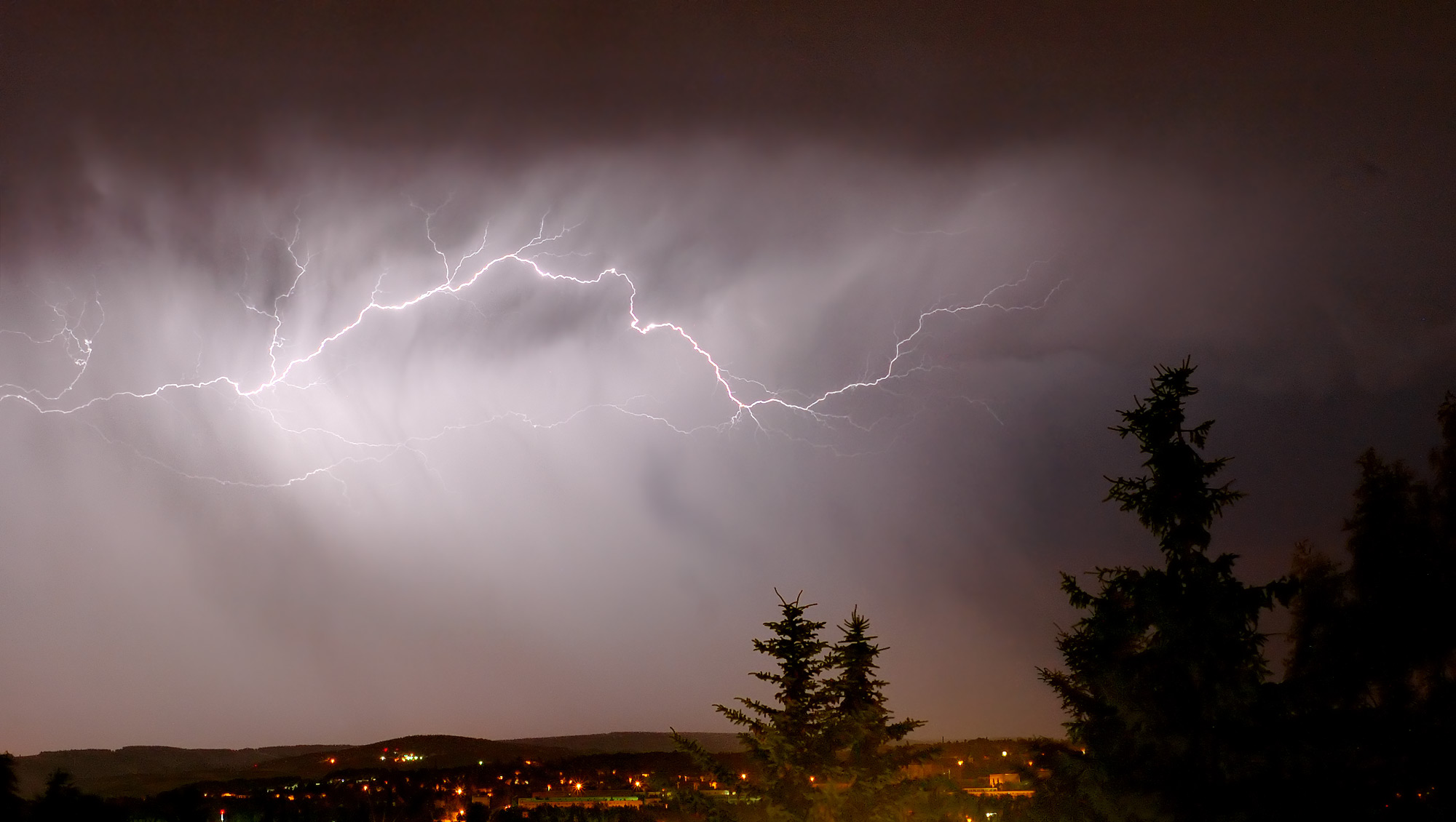 horizontal cloud-to-cloud lightning