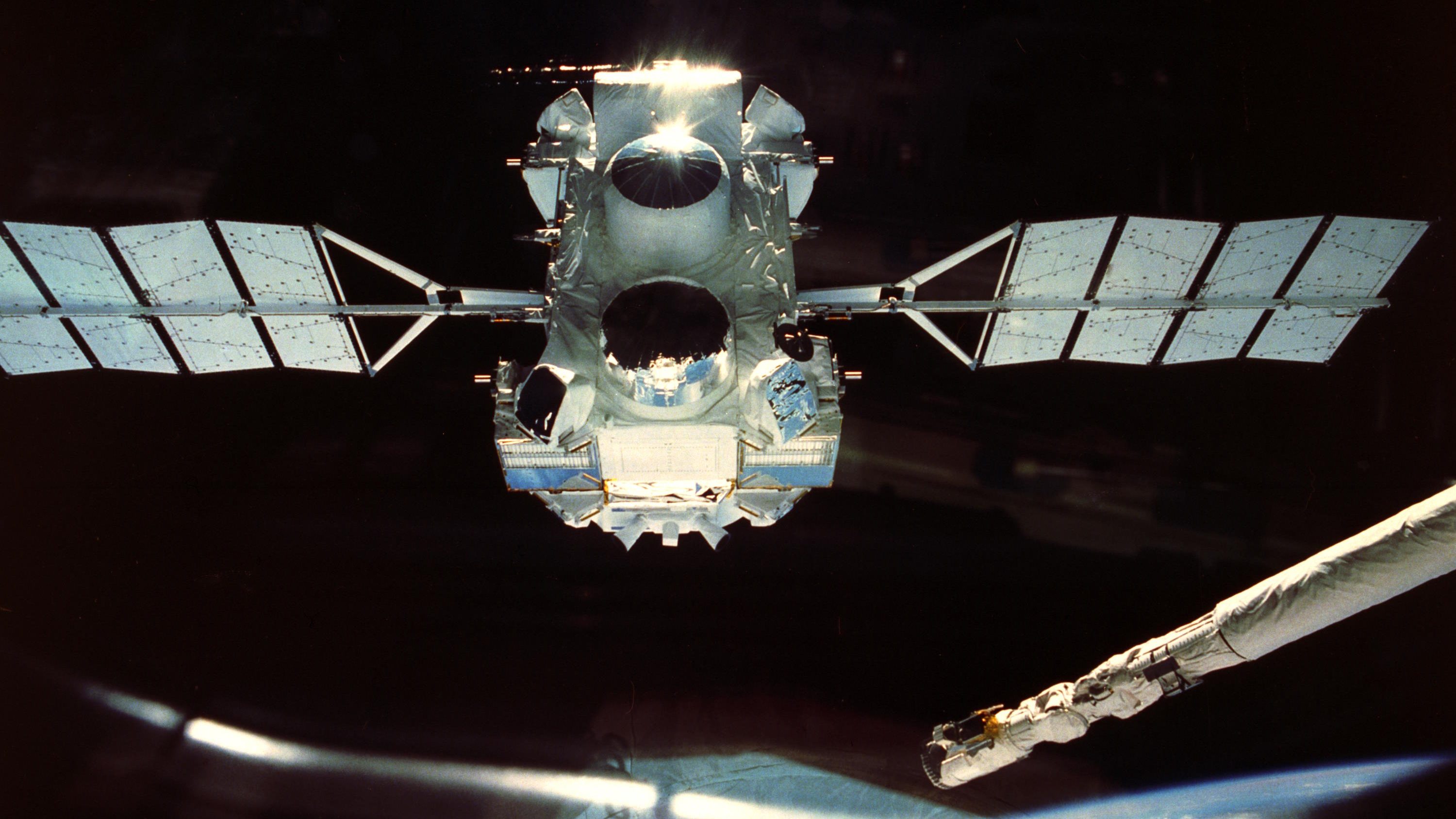 Compton gamma-ray observatory deployment