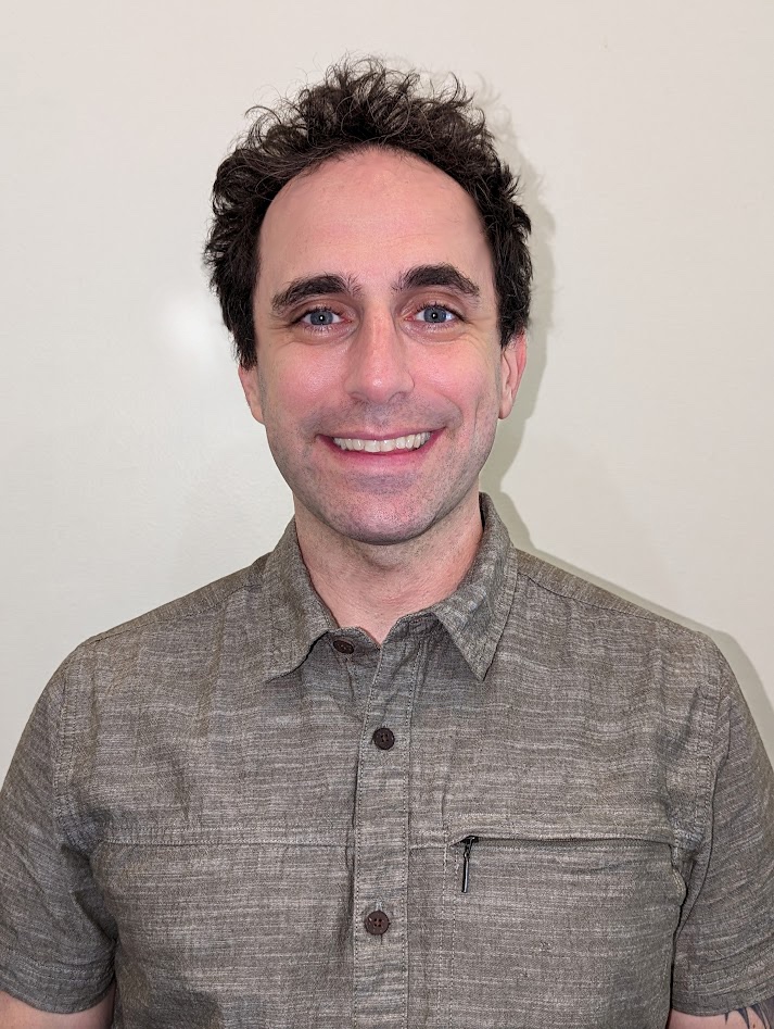 A man smiling for a picture.