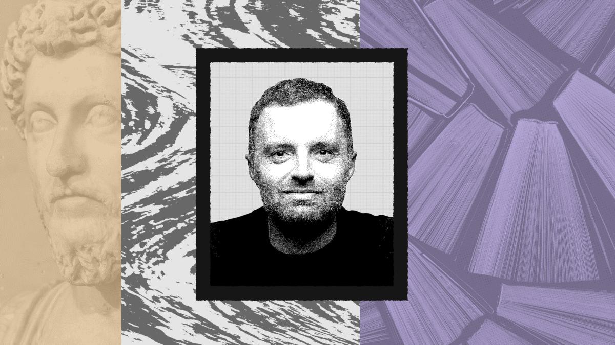 A grayscale portrait of David Senra is centered on a collage background featuring a marble statue, abstract black-and-white swirls, and purple book spines.